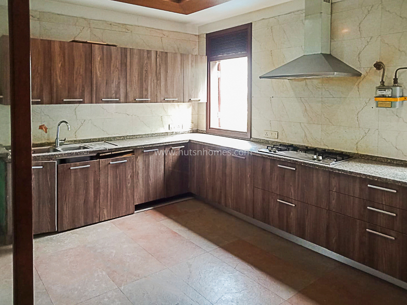 4 BHK Flat For Sale in New Friends Colony