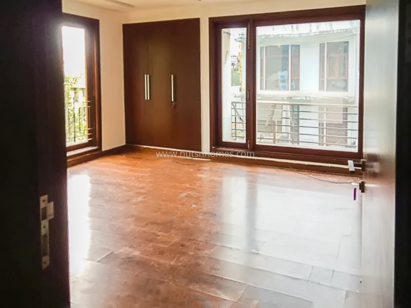 4 BHK Flat For Sale in New Friends Colony