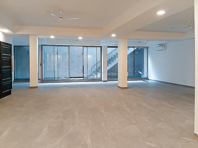 3 BHK Builder Floor For Rent in Defence Colony