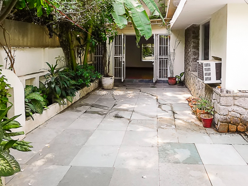 1 BHK Builder Floor For Rent in Defence Colony