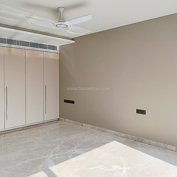 4 BHK Flat For Rent in Friends Colony West