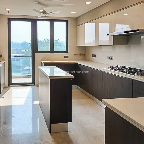 4 BHK Flat For Rent in Friends Colony West