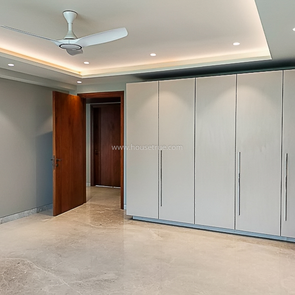 4 BHK Flat For Rent in Friends Colony West