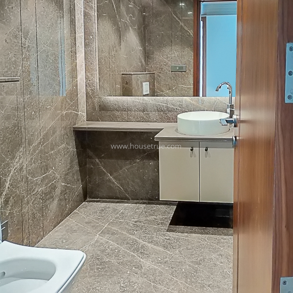 4 BHK Flat For Rent in Friends Colony West