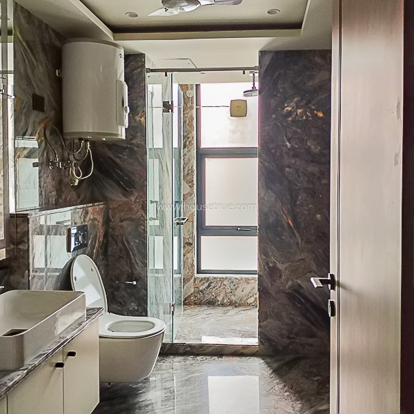 4 BHK Flat For Rent in Friends Colony West