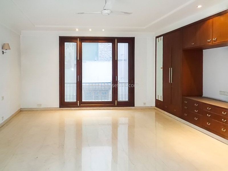 5 BHK Flat For Sale in Greater Kailash Part 2