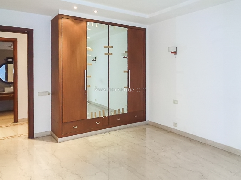 5 BHK Flat For Sale in Greater Kailash Part 2
