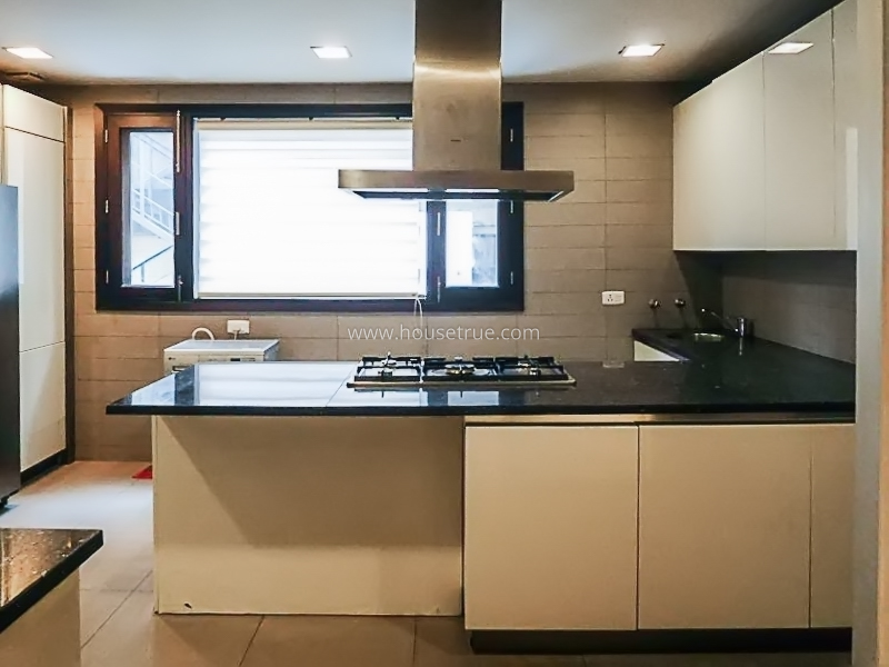 8 BHK Triplex Property For Sale in Maharani Bagh