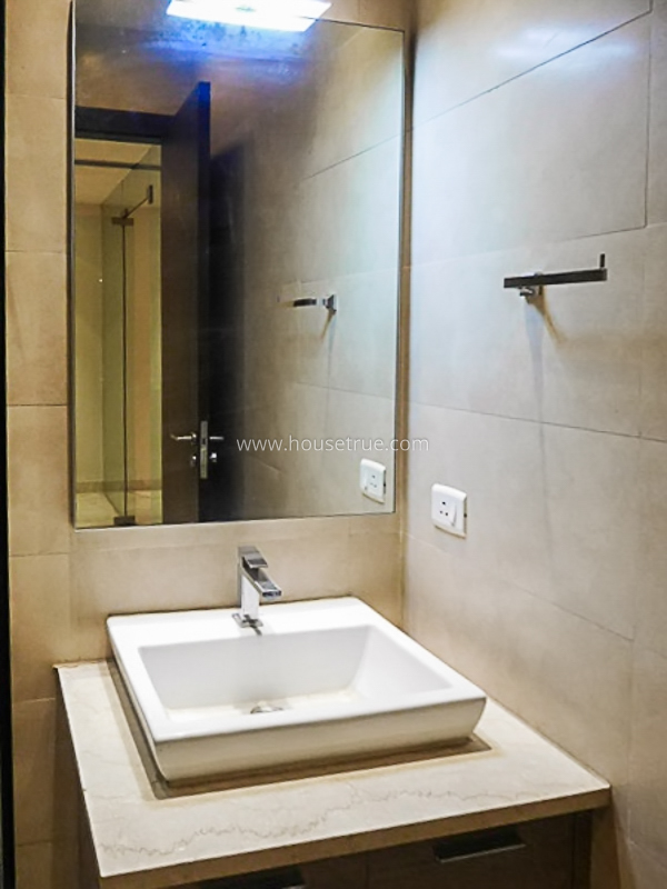 8 BHK Triplex Property For Sale in Maharani Bagh