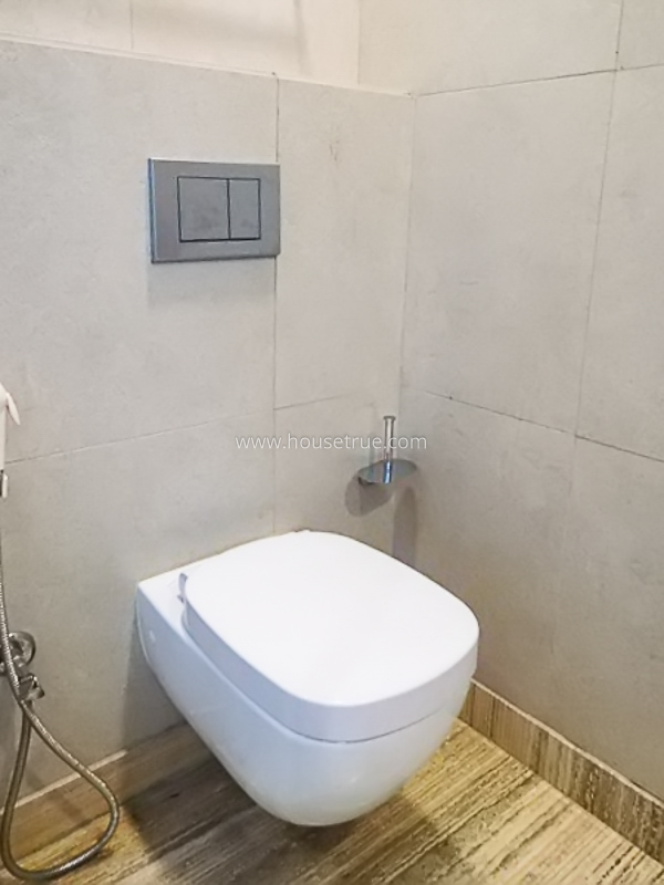 8 BHK Triplex Property For Sale in Maharani Bagh