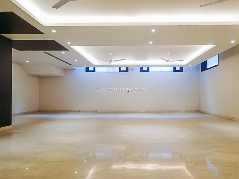 8 BHK Triplex Property For Sale in Maharani Bagh