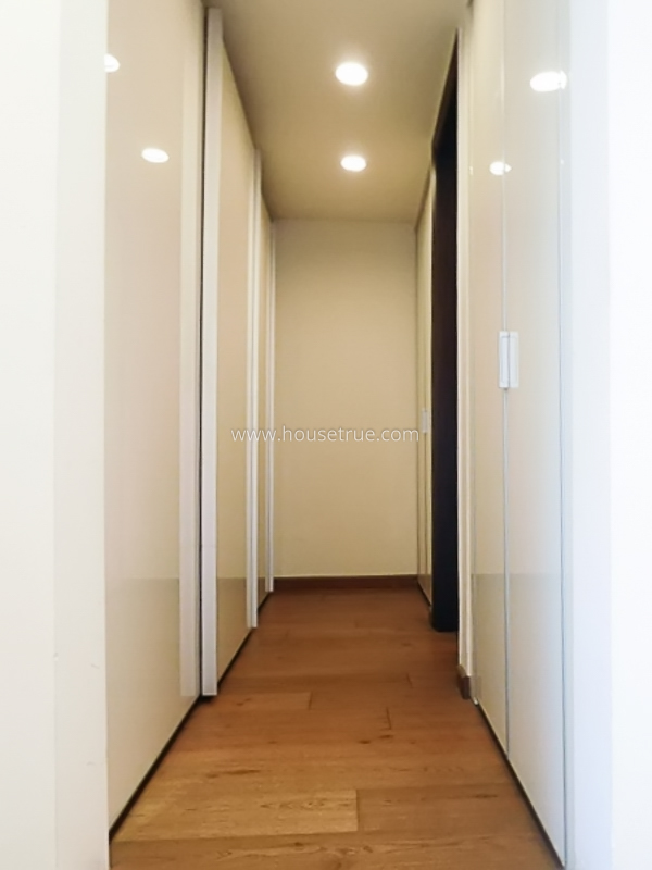 8 BHK Triplex Property For Sale in Maharani Bagh