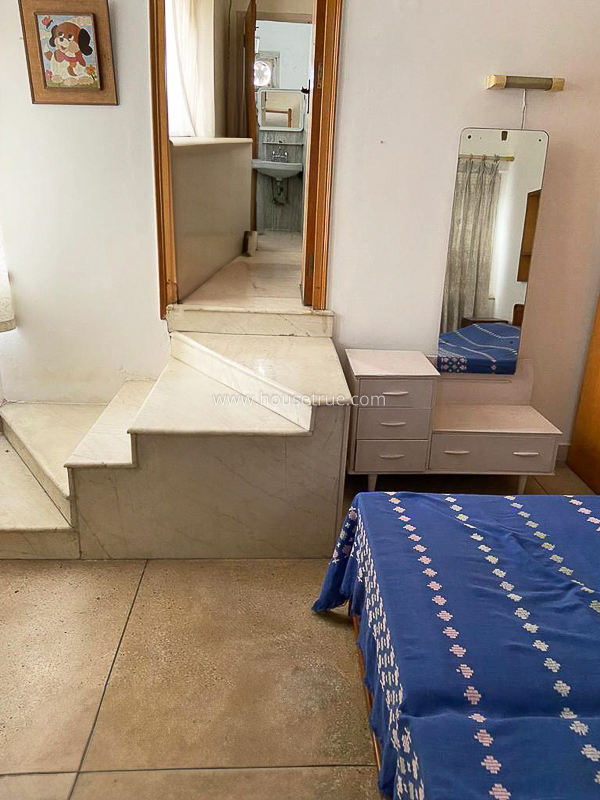 1 BHK Flat For Rent in Chanakyapuri