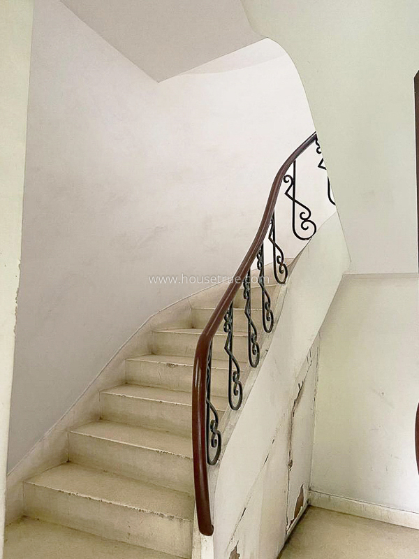 1 BHK Flat For Rent in Chanakyapuri