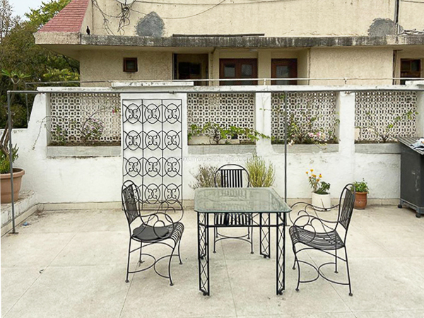 1 BHK Flat For Rent in Chanakyapuri