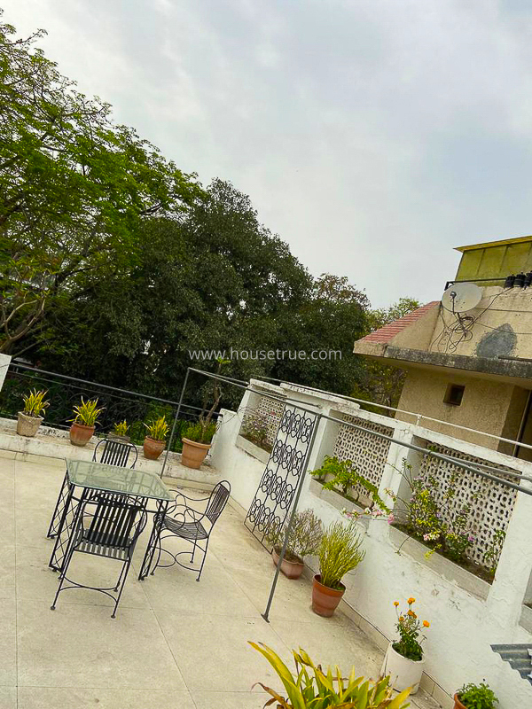 1 BHK Flat For Rent in Chanakyapuri