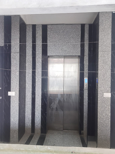 Retail Space Lease in Green Park