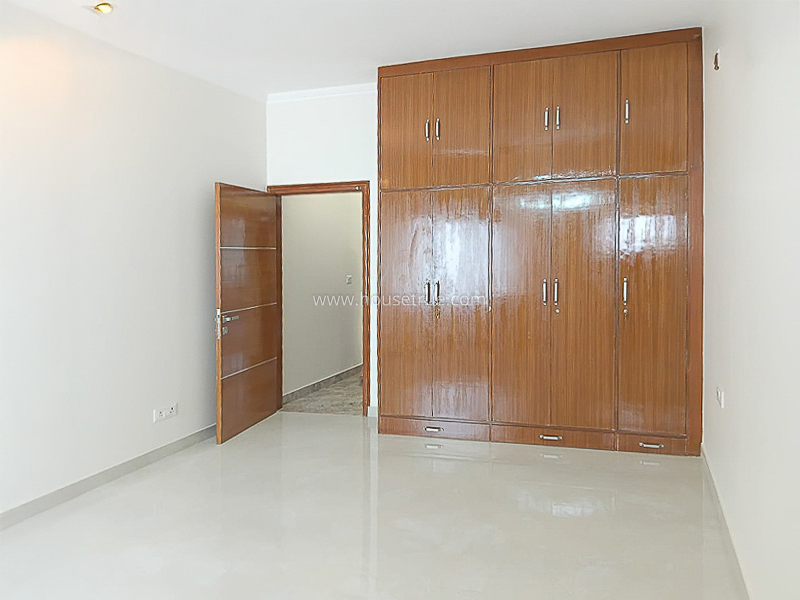 3 BHK Flat For Rent in Defence Colony