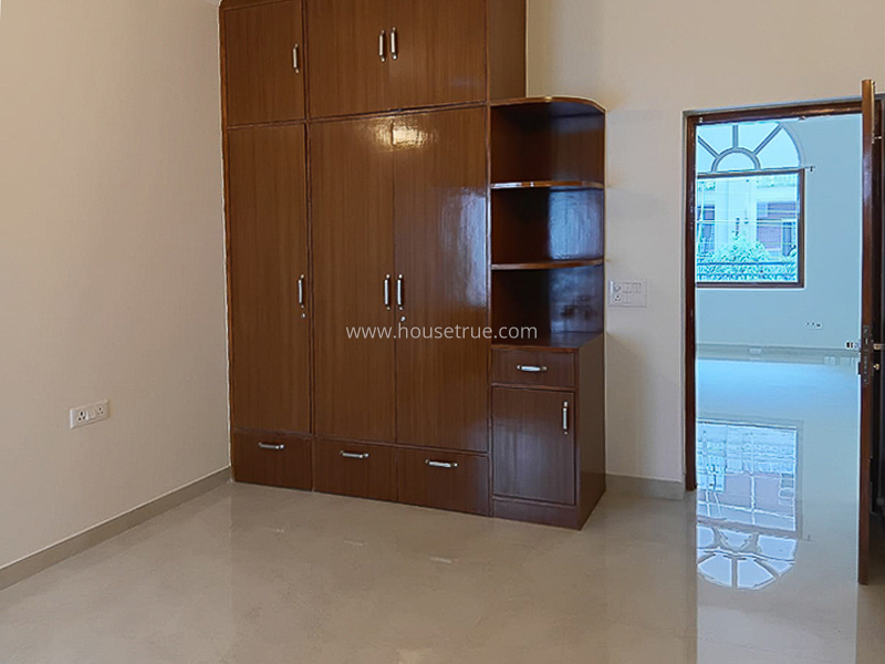 3 BHK Flat For Rent in Defence Colony