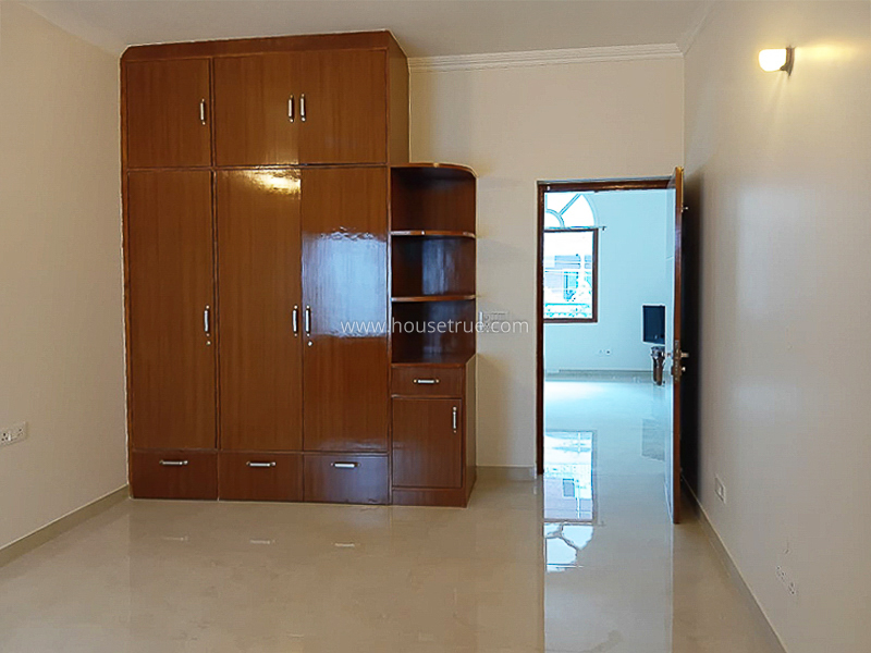 3 BHK Flat For Rent in Defence Colony