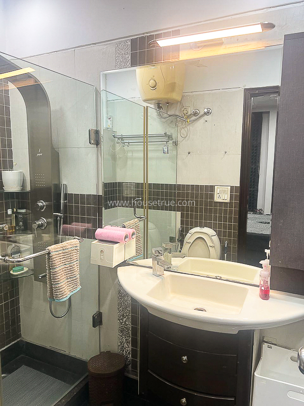 3 BHK Builder Floor For Rent in Uday Park