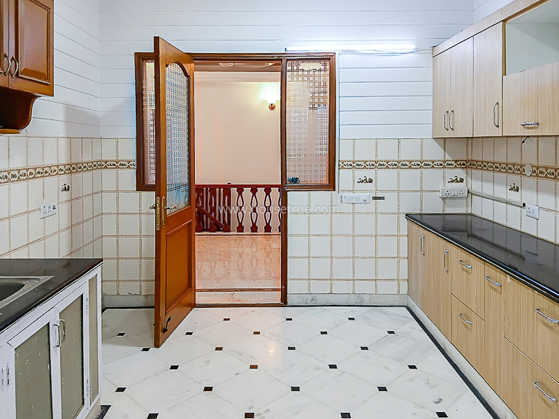 5 BHK Flat For Rent in Defence Colony