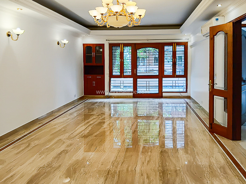 5 BHK Flat For Rent in Defence Colony