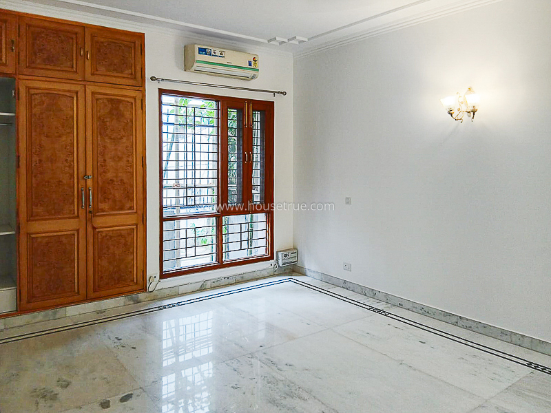5 BHK Flat For Rent in Defence Colony