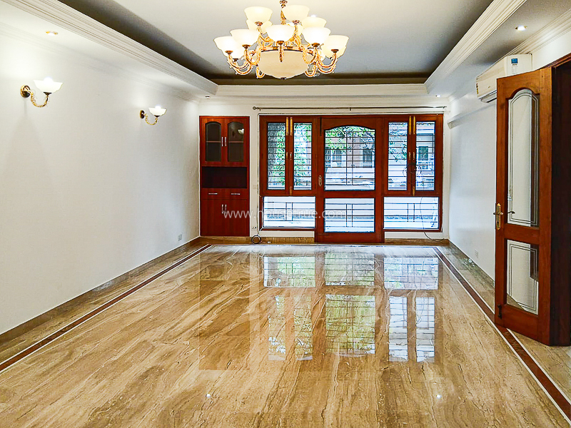 5 BHK Flat For Rent in Defence Colony