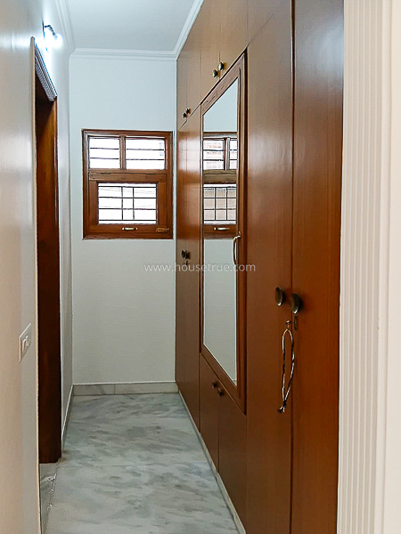 5 BHK Flat For Rent in Defence Colony