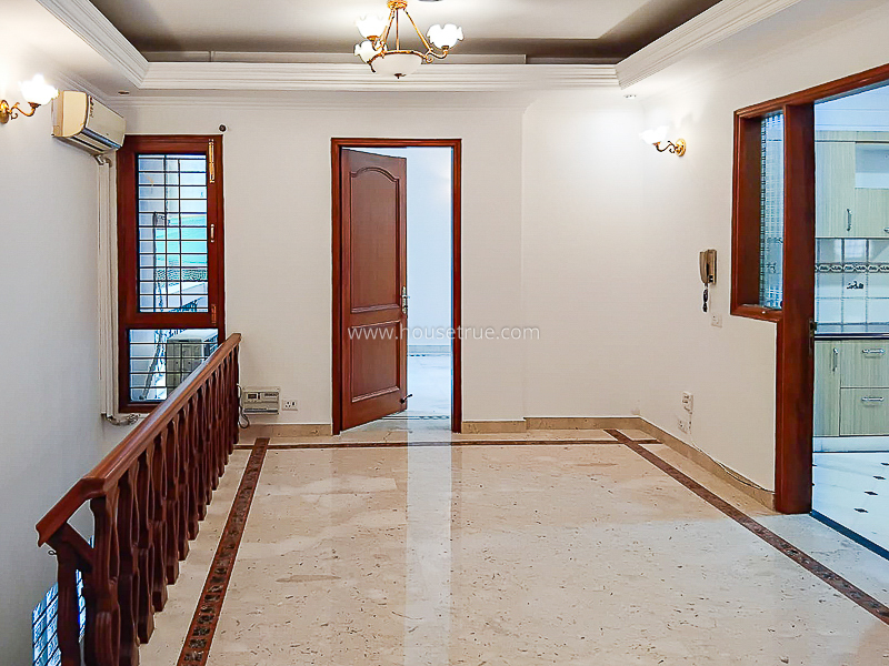 5 BHK Flat For Rent in Defence Colony