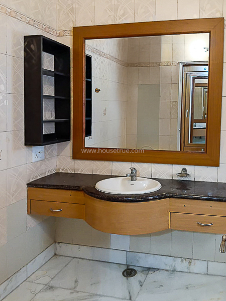 5 BHK Flat For Rent in Defence Colony
