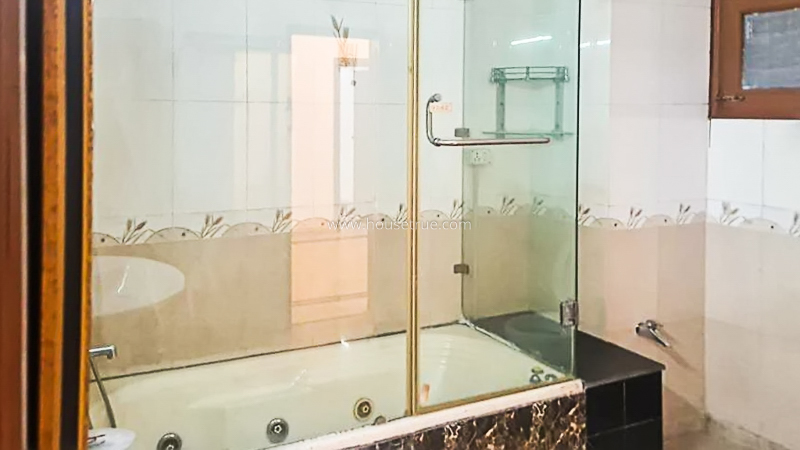 4 BHK Flat For Rent in South Extension 2