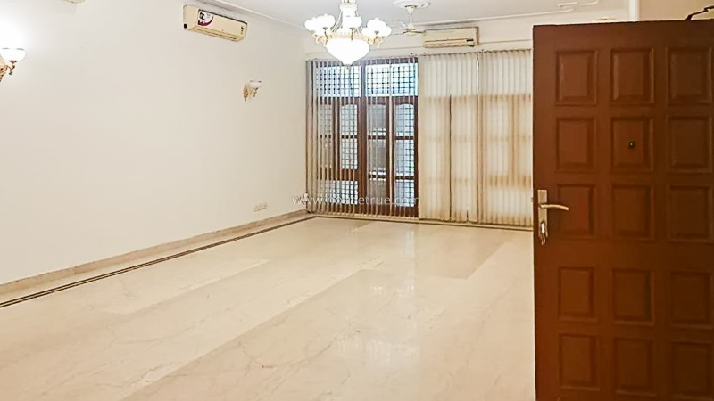 4 BHK Flat For Rent in South Extension 2