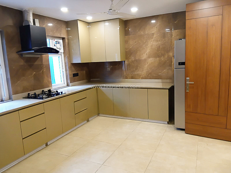 6 BHK House For Rent in New Friends Colony