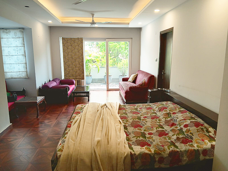 6 BHK House For Rent in New Friends Colony