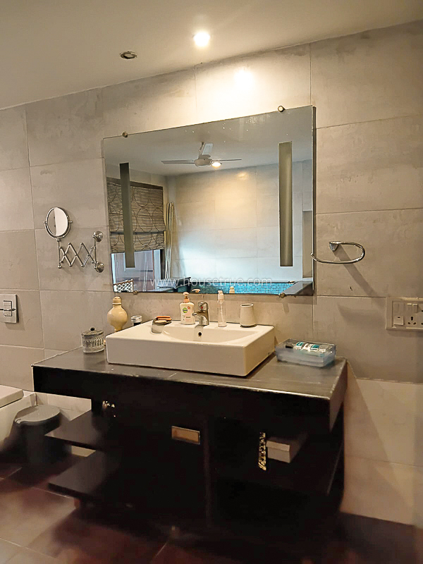 6 BHK House For Rent in New Friends Colony