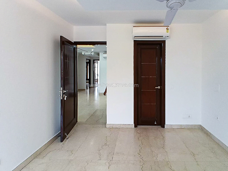 3 BHK Flat For Sale in Defence Colony