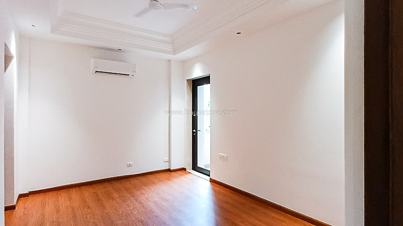 3 BHK Flat For Rent in Defence Colony