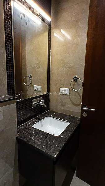 3 BHK Flat For Rent in Defence Colony