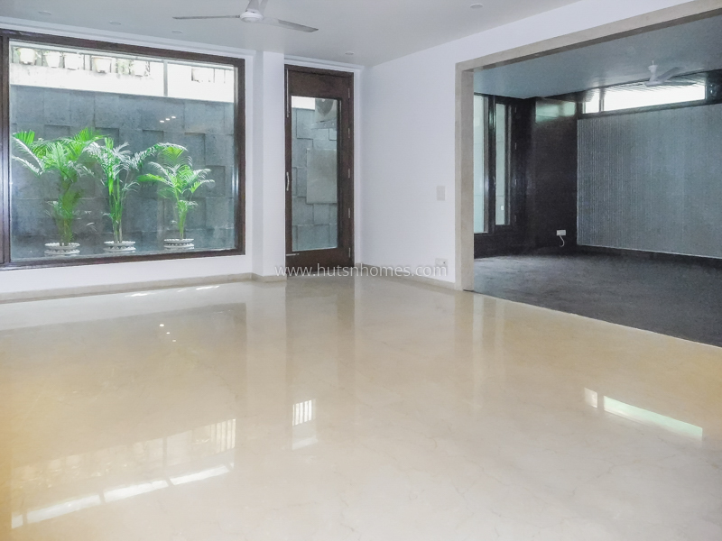 16 BHK House For Rent in West End Colony