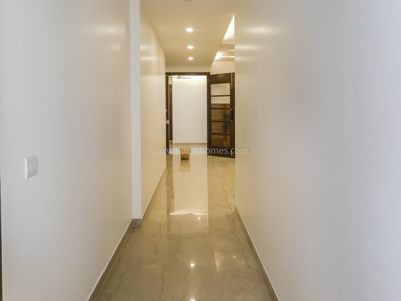 16 BHK House For Rent in West End Colony