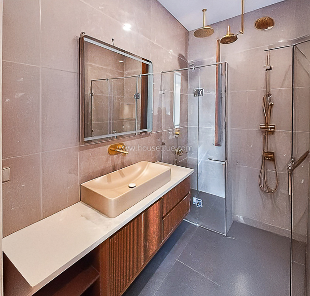 4 BHK Flat For Rent in Defence Colony