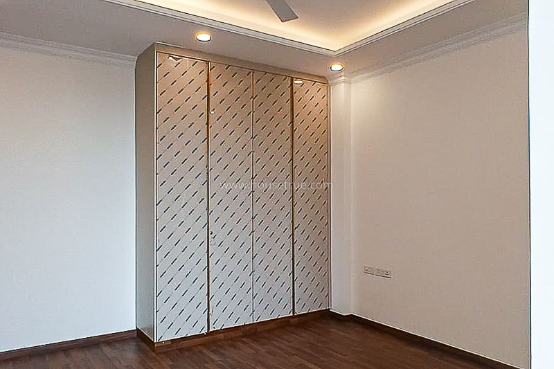 4 BHK Flat For Rent in Defence Colony