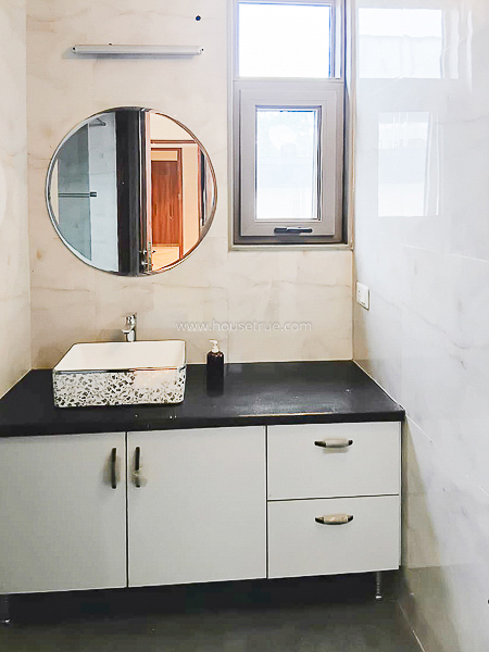 1 BHK Flat For Rent in Defence Colony