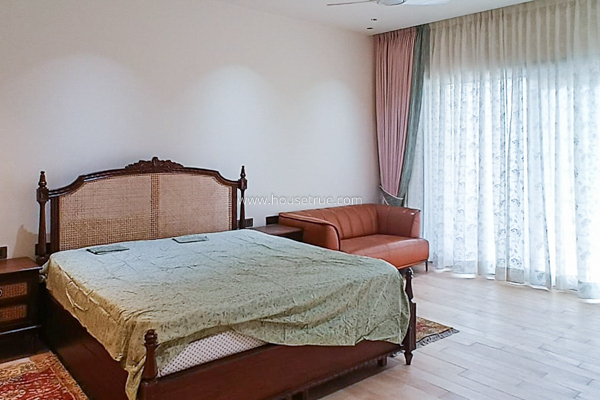 5 BHK House For Rent in Golf Links