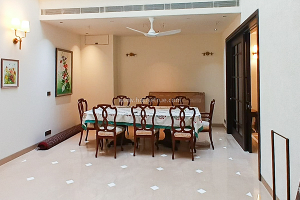 5 BHK House For Rent in Golf Links