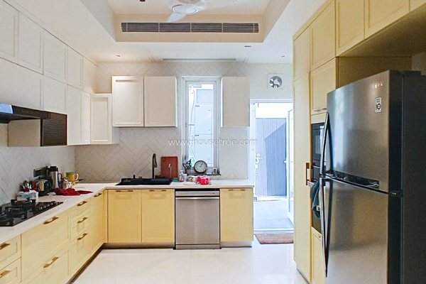 5 BHK House For Rent in Golf Links