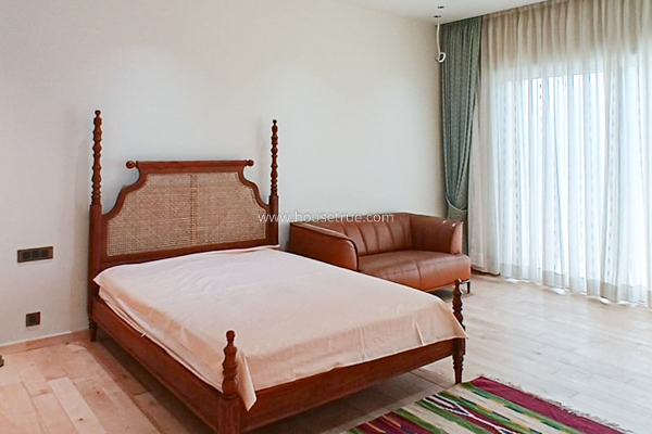5 BHK House For Rent in Golf Links