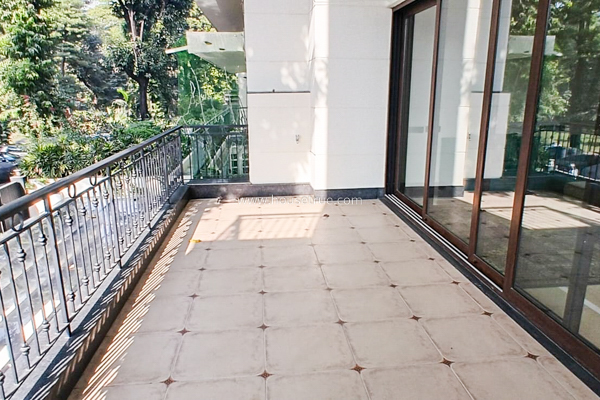 5 BHK House For Rent in Golf Links